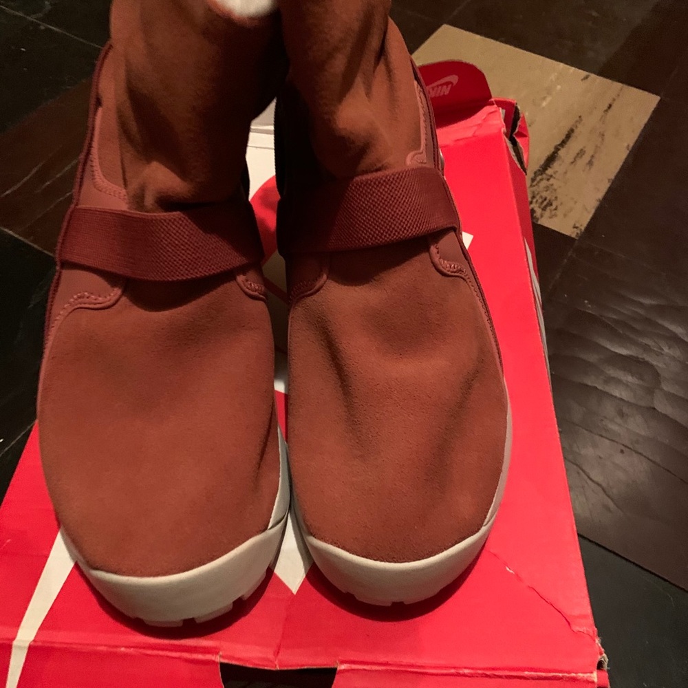 Boots - Picture 2 of 5
